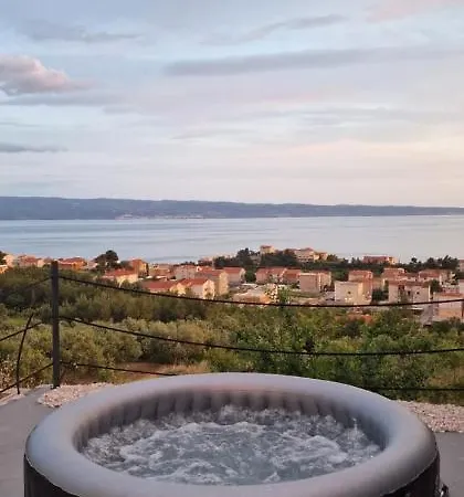 Luxury With Stunning View And Heated Jacuzzi * Podstrana