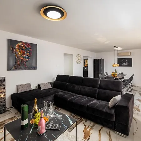 Luxury With Stunning View And Heated Jacuzzi