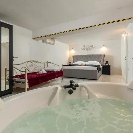 Luxury With Stunning View And Heated Jacuzzi Podstrana